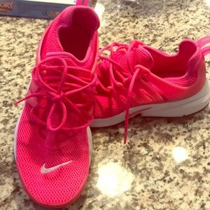 Hot pink Nike’s size 7